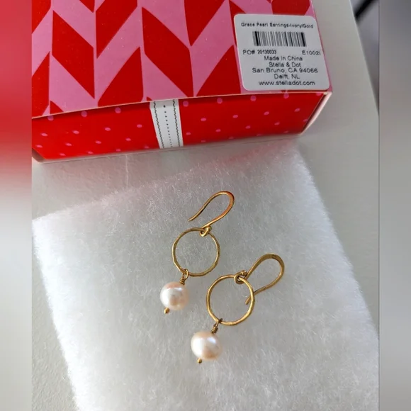 Stella & Dot Gold Grace Pearl Earrings - Picture 4 of 5